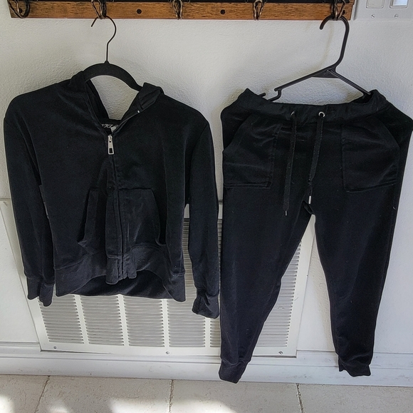 Clothes - Picture 12 of 16